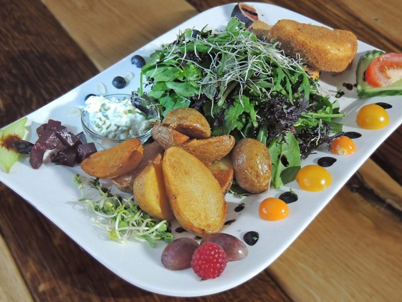 Salat Nico mit Schafskäse, wunderbar arrangiert 
