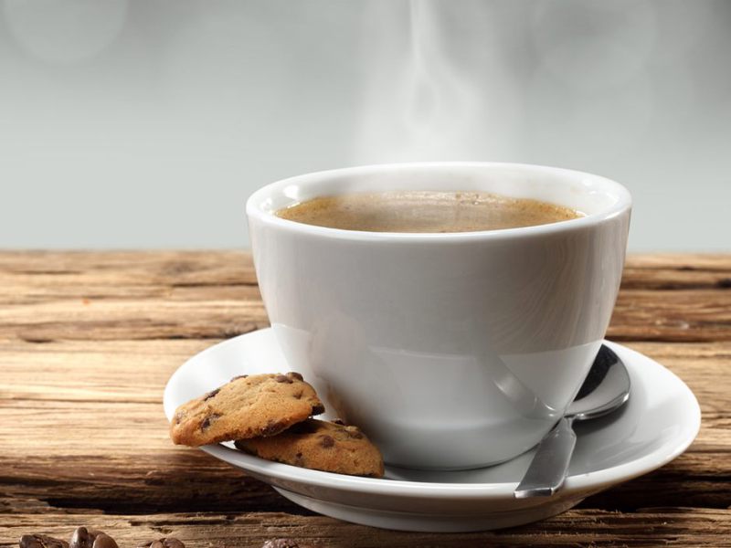Tasse mit heißem Kaffee