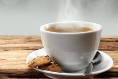 Tasse mit heißem Kaffee
