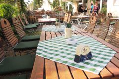 Bei gutem Wetter ist der Biergarten geöffnet