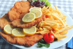 Schnitzels Bauernteller mit 3 Schnitzel